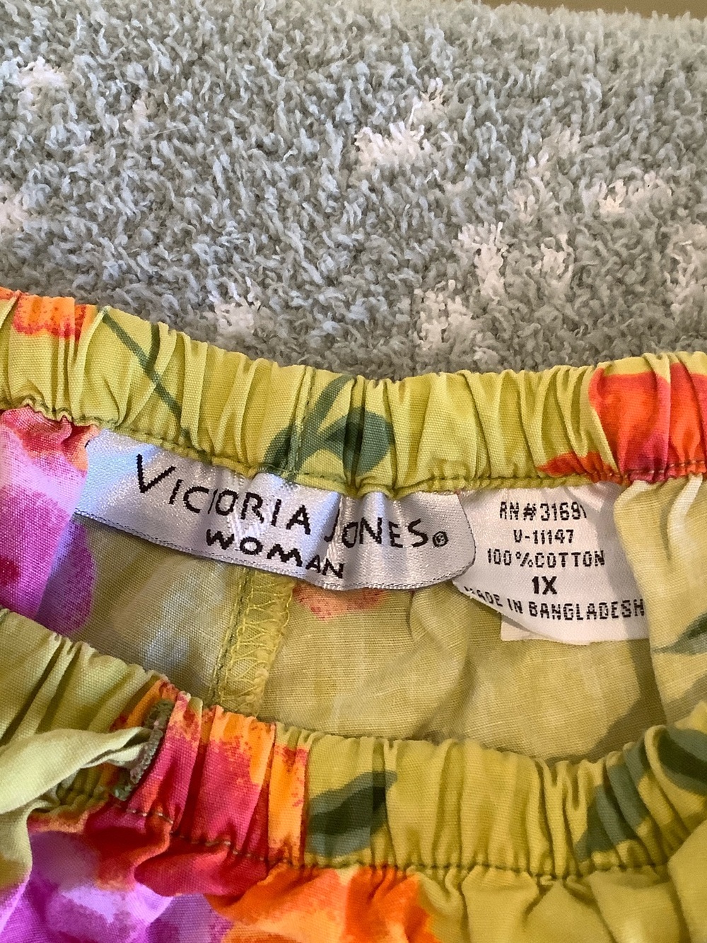 Bright Citrine with Pink & Yellow Floral Drawstring Capri Pants RS Plus Size 1X - Picture 2 of 16